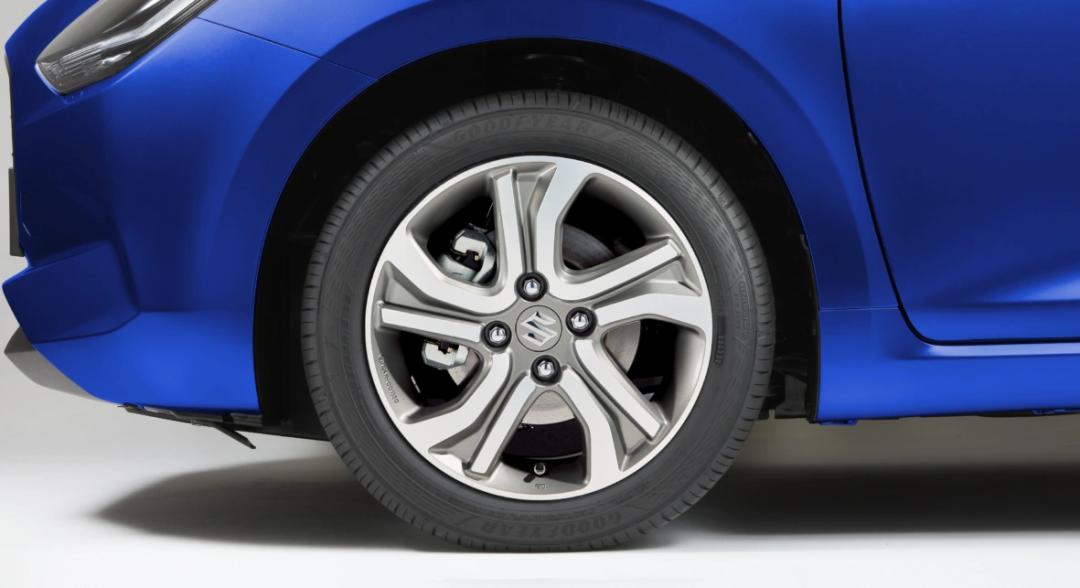 15" Polished Alloy Wheel "Cosmic"