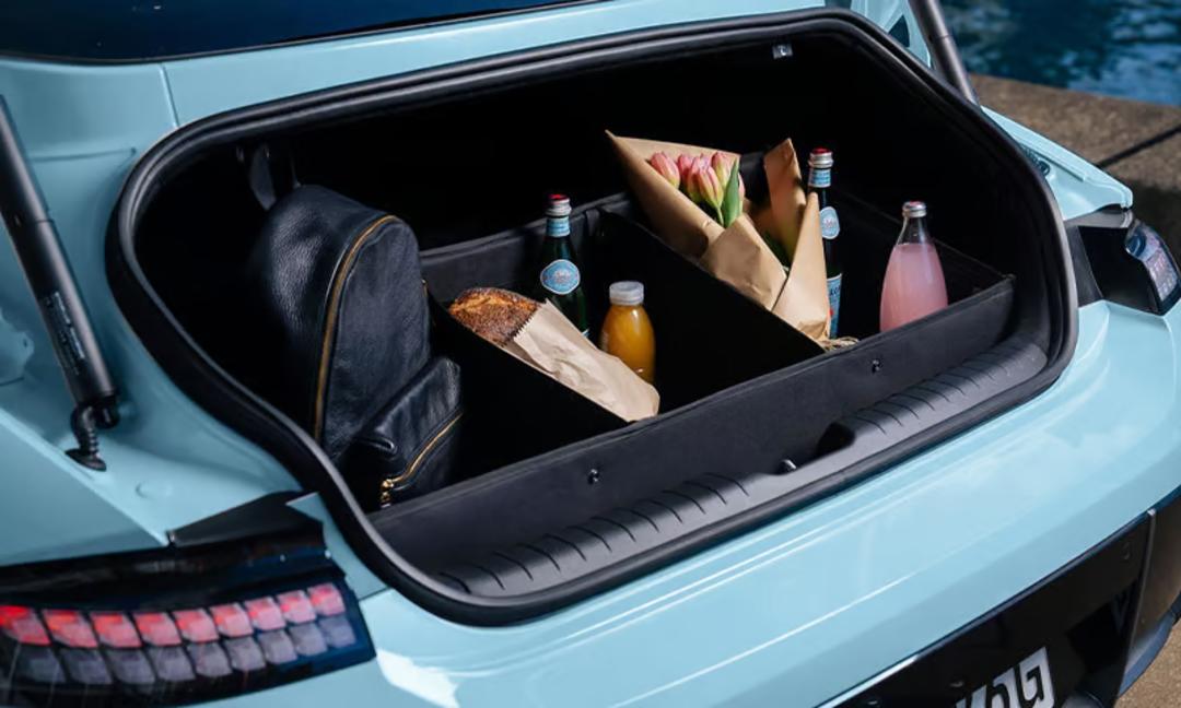 Luxury cargo organiser