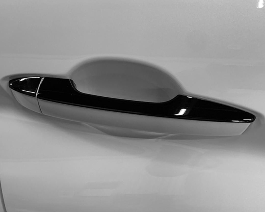 Black door handle accent