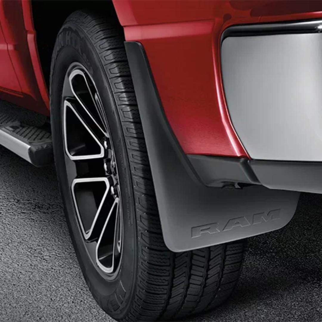 REAR MOULDED SPLASH GUARDS - WITH FENDER FLARES - 82219073AA