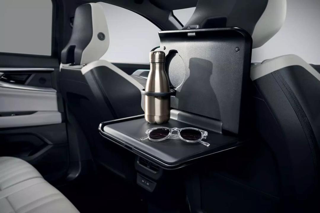 rear parcel shelf on multifunction system
