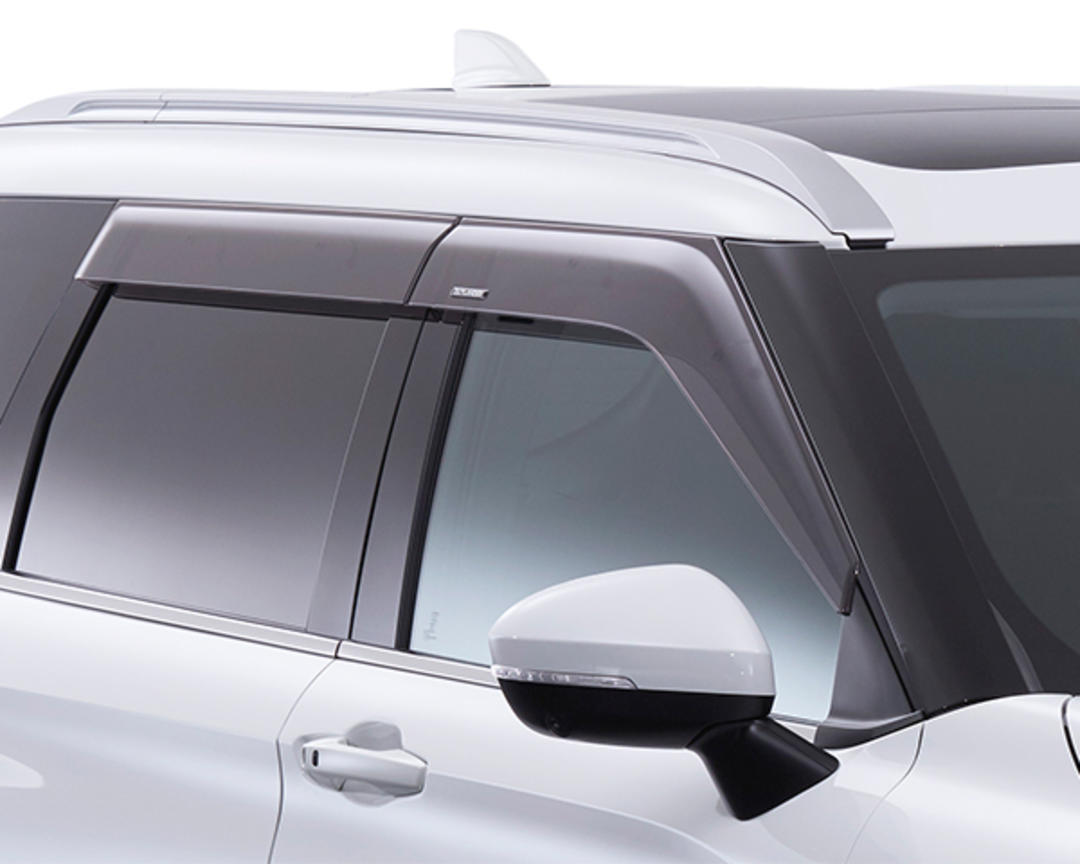 Side wind deflectors