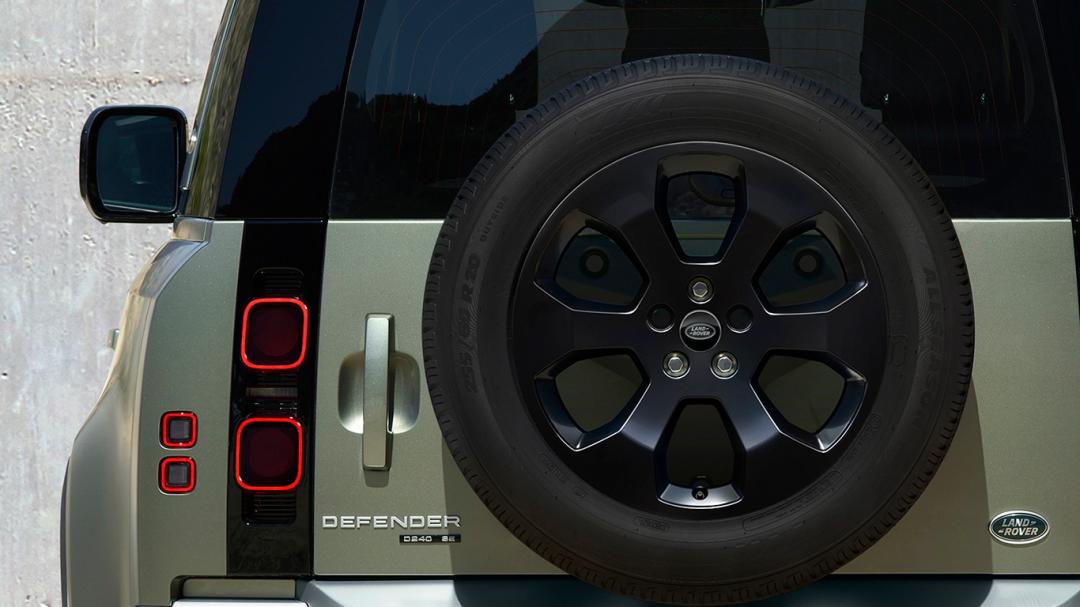 20" Style 6011, Gloss Black