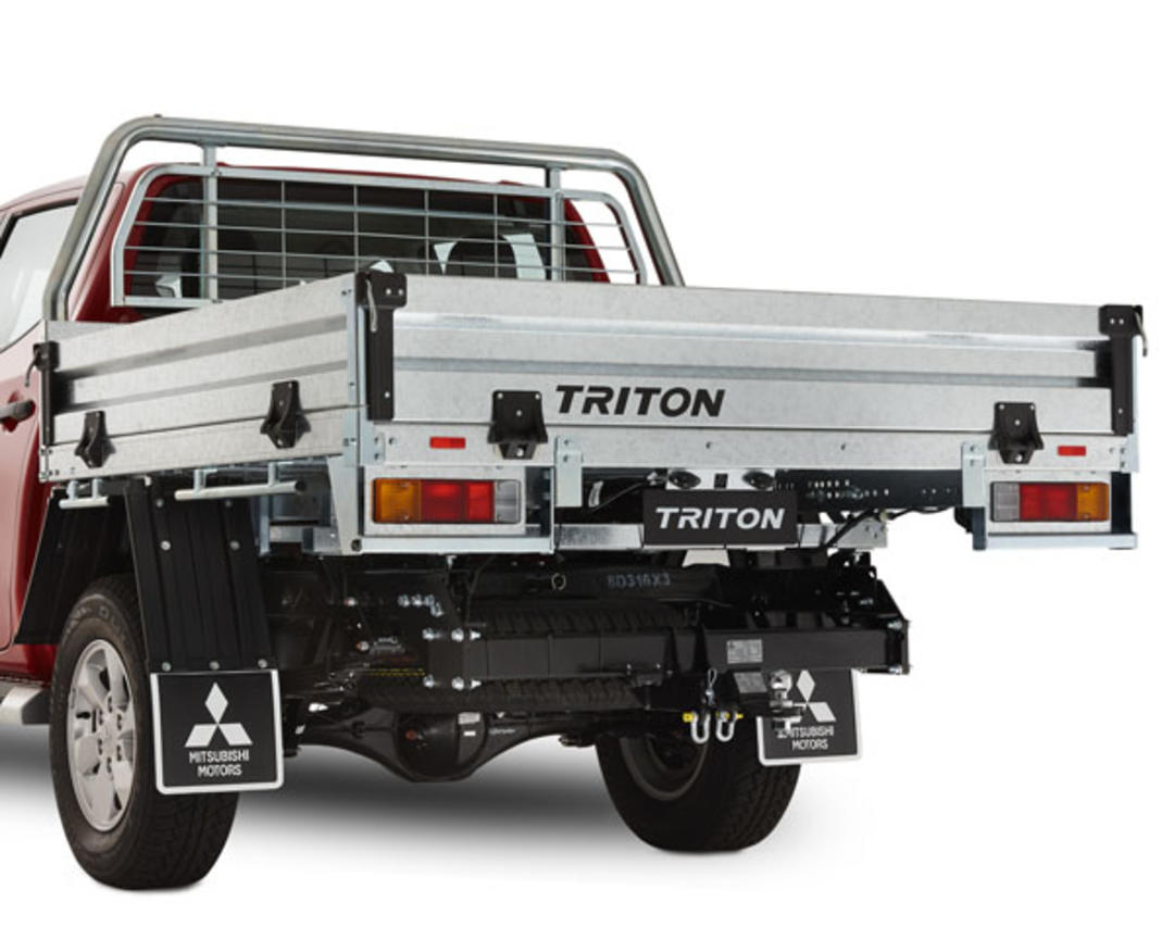 Single Cab, Cab Chassis - Steel tray with rear view camera - Wide