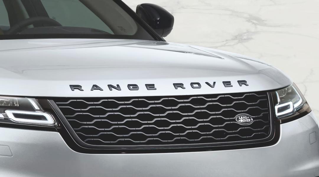Range Rover Narvik Black Bonnet and Tailgate Lettering