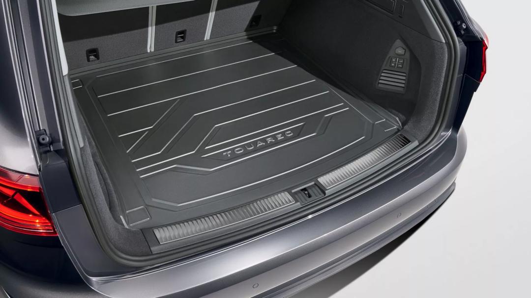 Luggage compartment tray