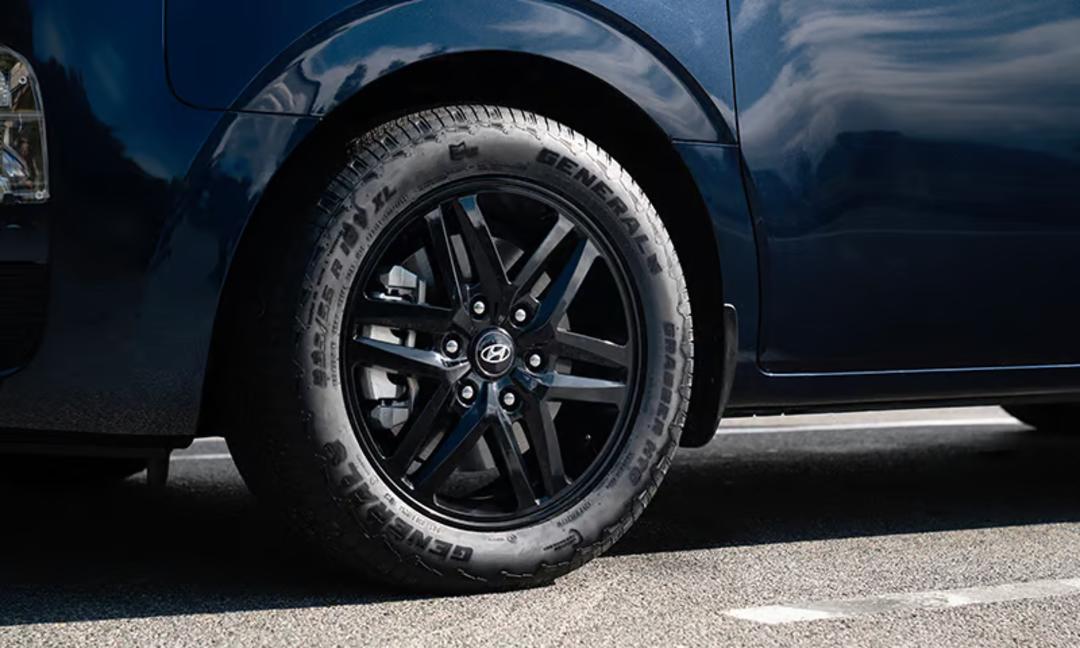 18" POHANG Alloy Wheel - Gloss Black