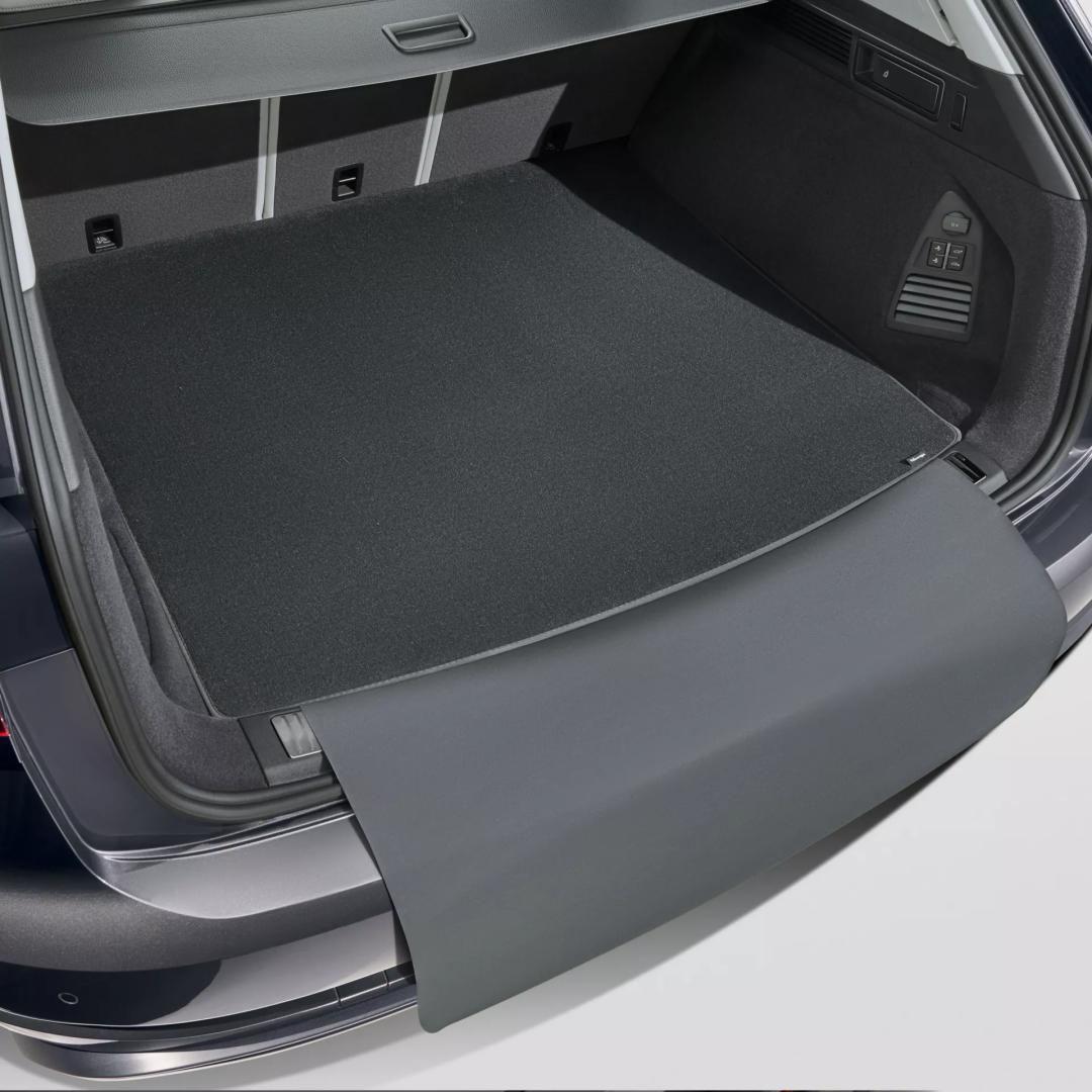Reversible luggage compartment mat