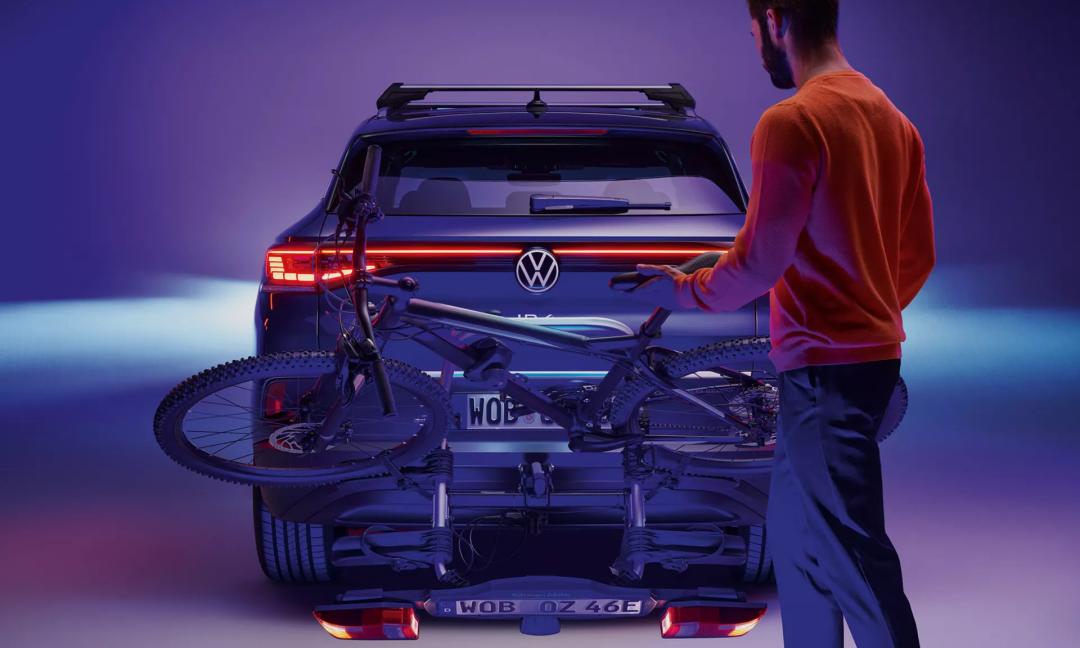 Towbar mounted bike carrier