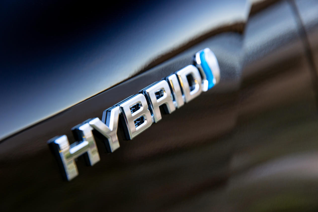 TOYOTA’S HYBRID ELECTRIC DELIVERIES DOUBLE AS RAV4 SETS SALES RECORDS featured image