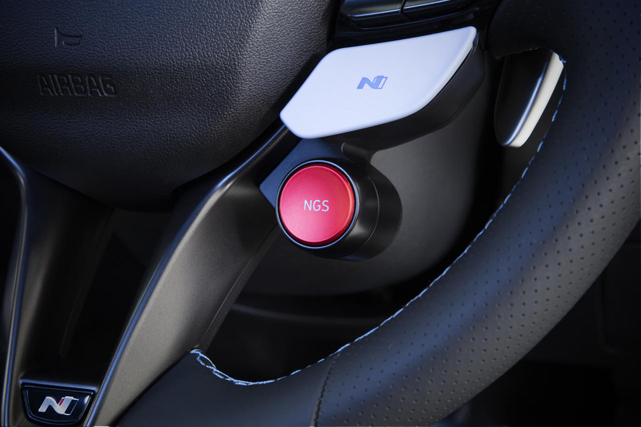 What advantages does the i30 Sedan N offer compared to the other i30 variants? featured image