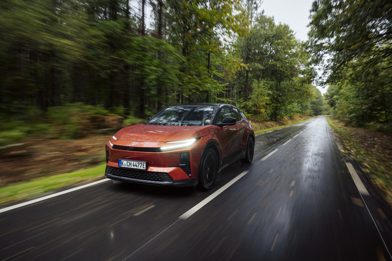 TOYOTA TO EXPAND MULTI-PATHWAY OFFERING IN AUSTRALIA WITH ARRIVAL OF ALL-ELECTRIC C-HR featured image