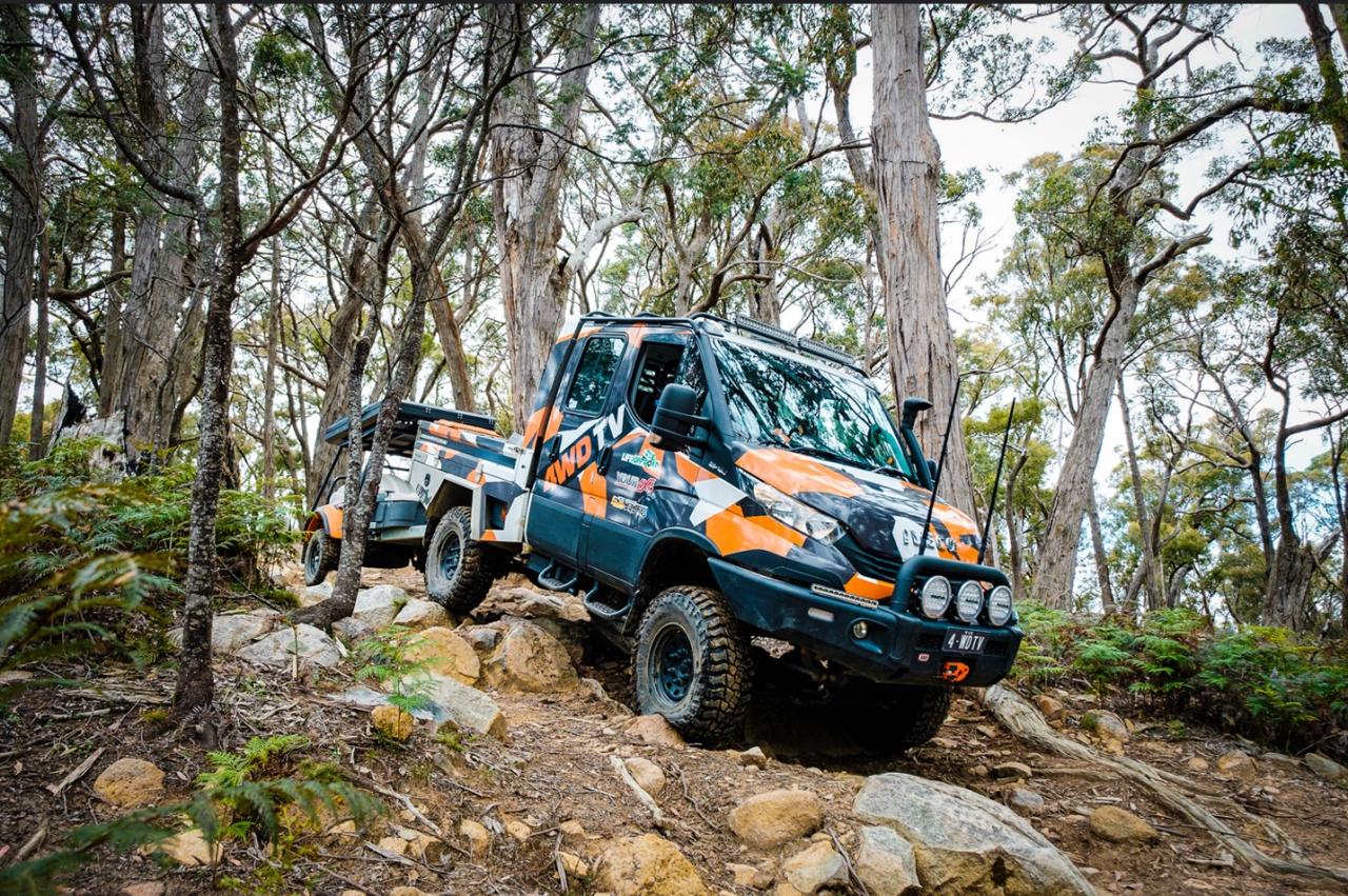 Heavy 4x4 in Pod Trailer