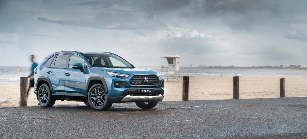 Toyota Moves to 100% Hybrid on Popular Cars and SUVs featured image