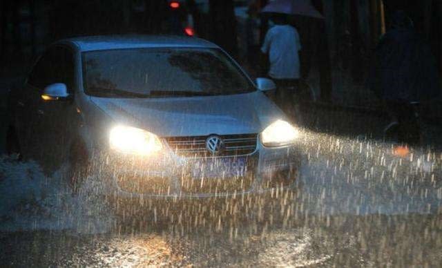 Tips For Wet Weather Driving  featured image