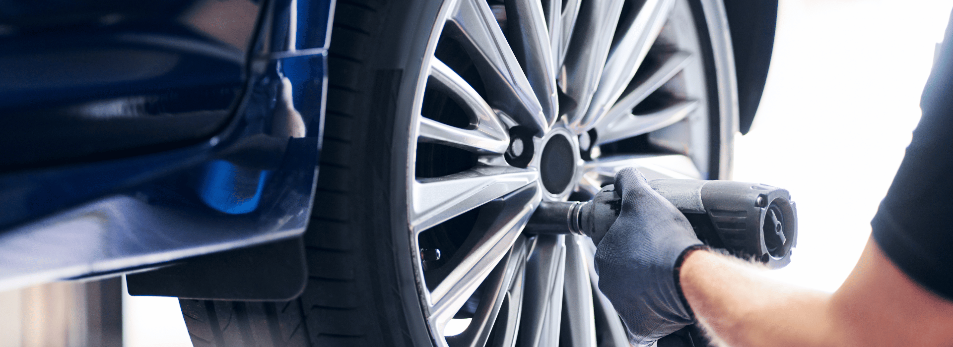 <b><custom style="color: var(--primary);">TYRES</custom></b>