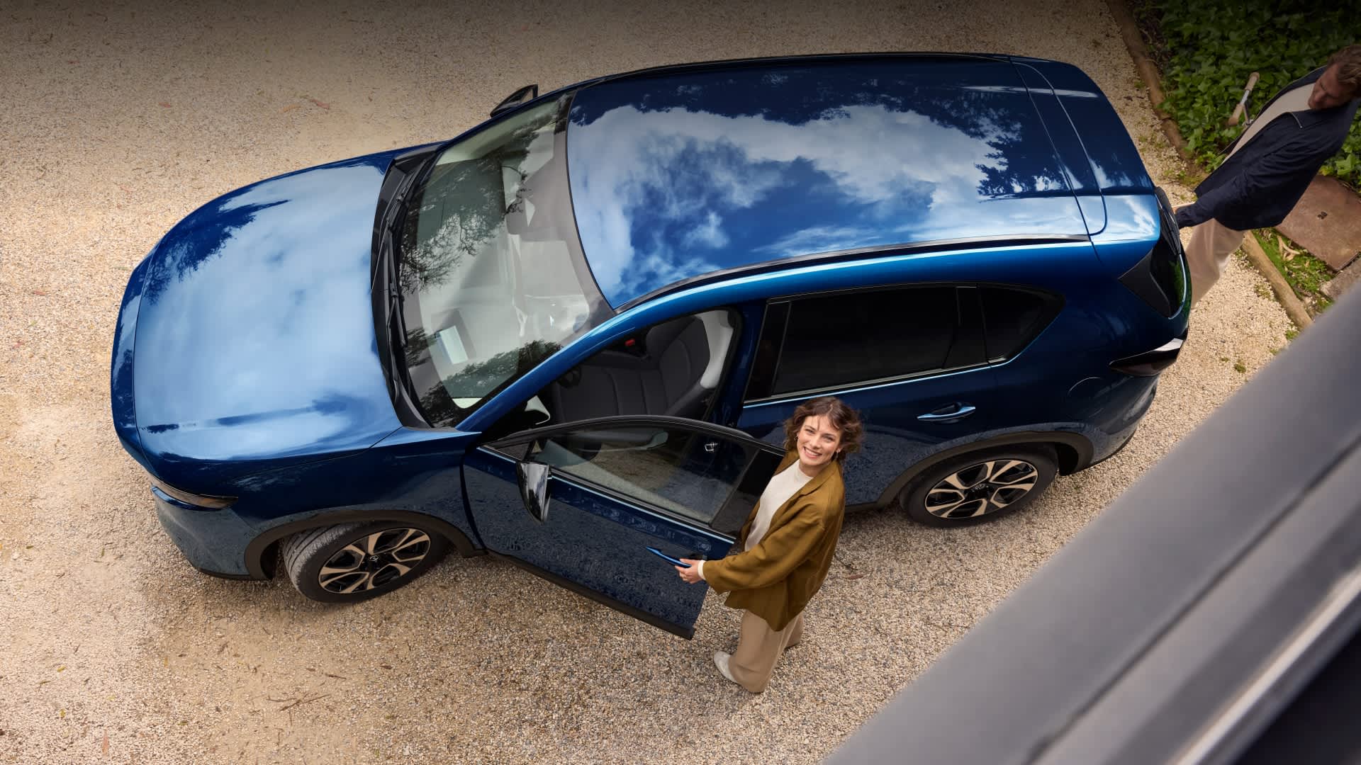 Mazda develops new body colour, "Navy Blue Mica"