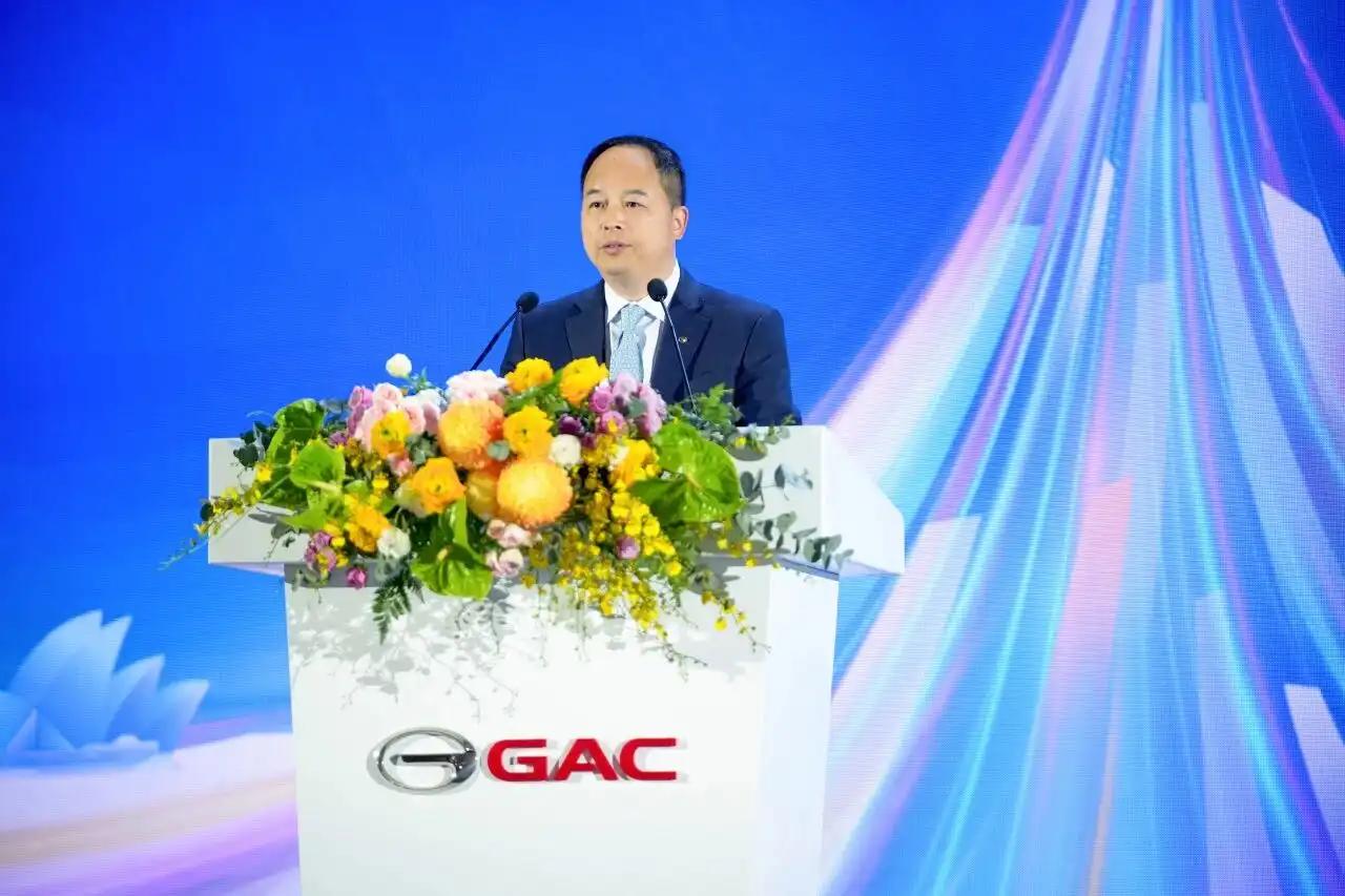 Yu Jun Delivers a Welcome Address
