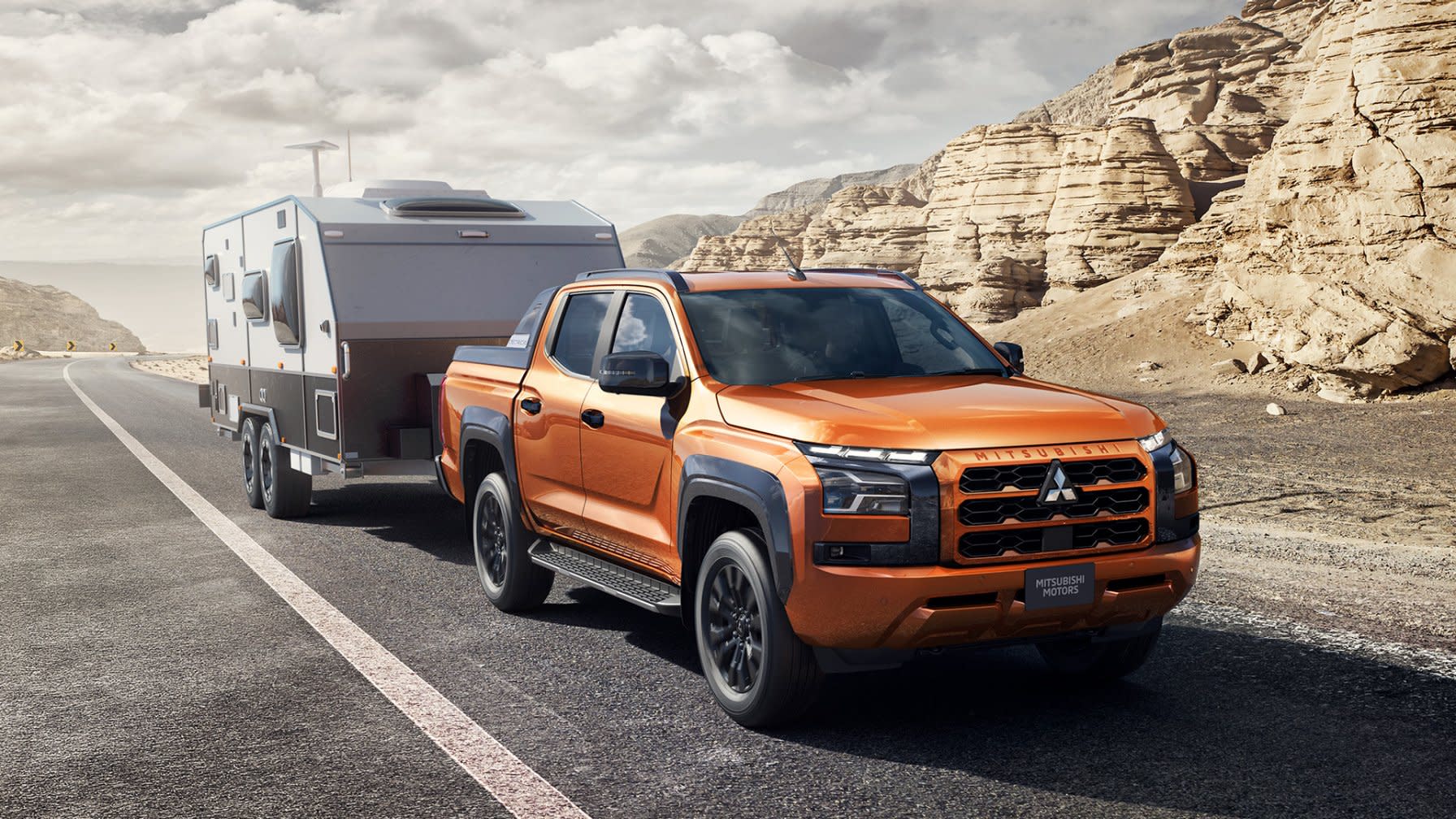  Mitsubishi Triton on the raod with camper