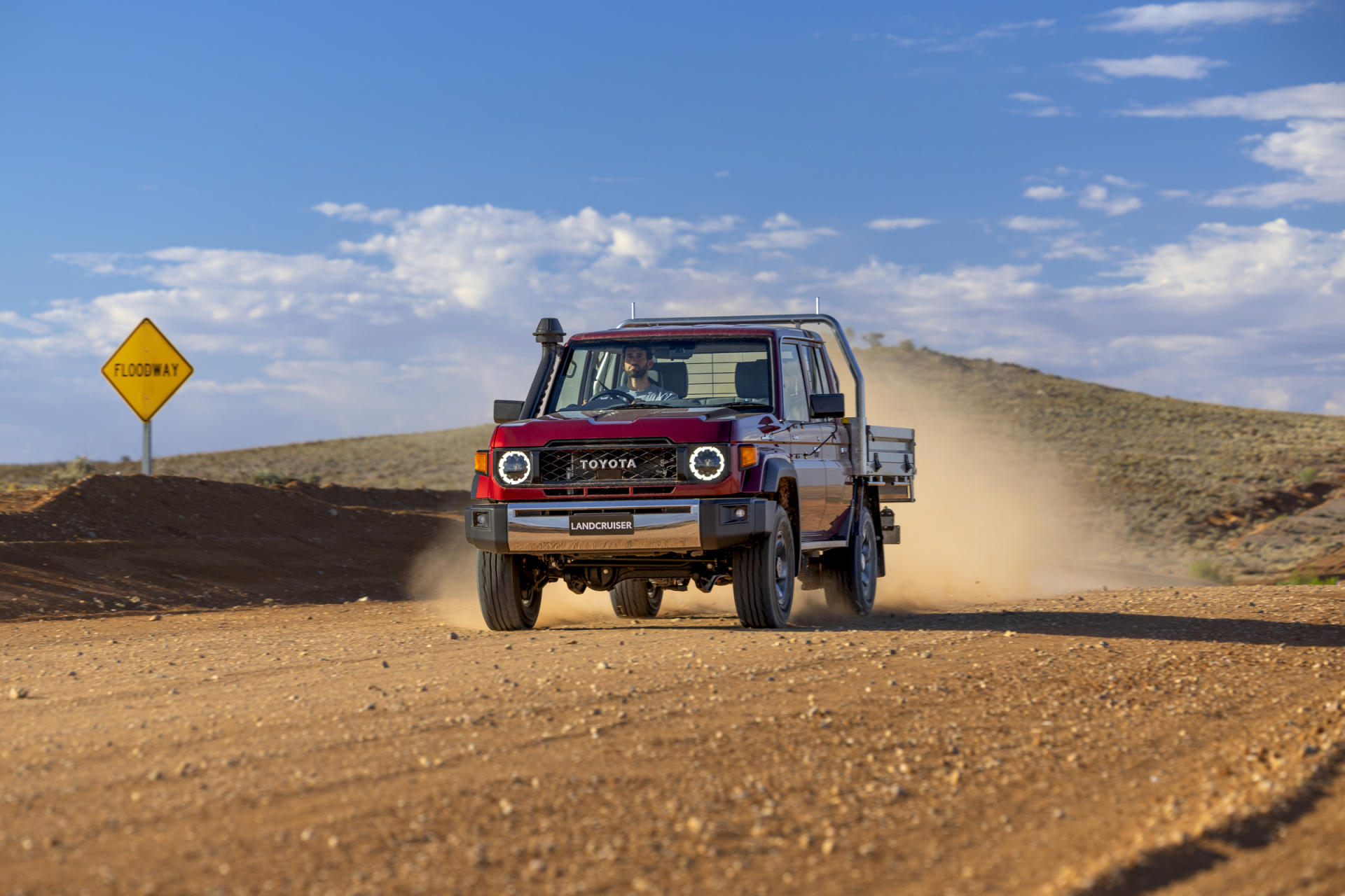 TOYOTA EXPANDS LANDCRUISER 70 SERIES RANGE WITH NEW MANUAL TRANSMISSION OPTION banner