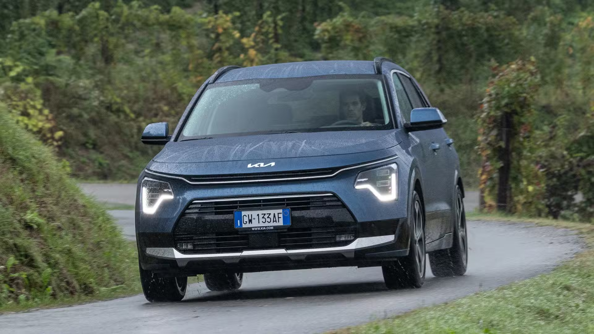 Kia Niro Introduces Groundbreaking Tri-Fuel Powertrain in Italy banner