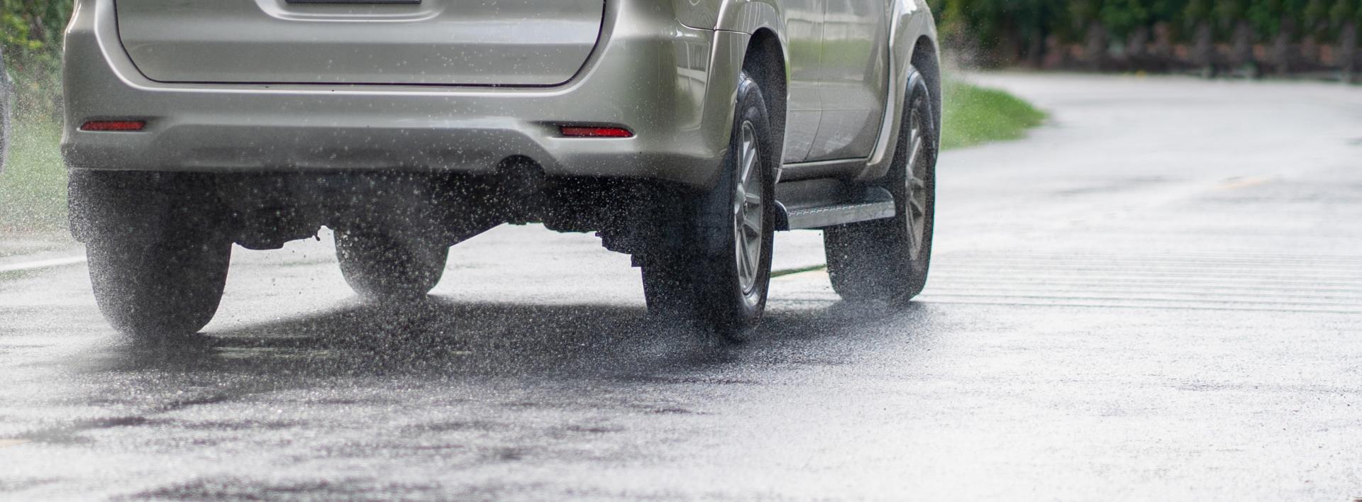 Can You Use 4H on Wet Bitumen? Why It Depends on Your 4WD banner