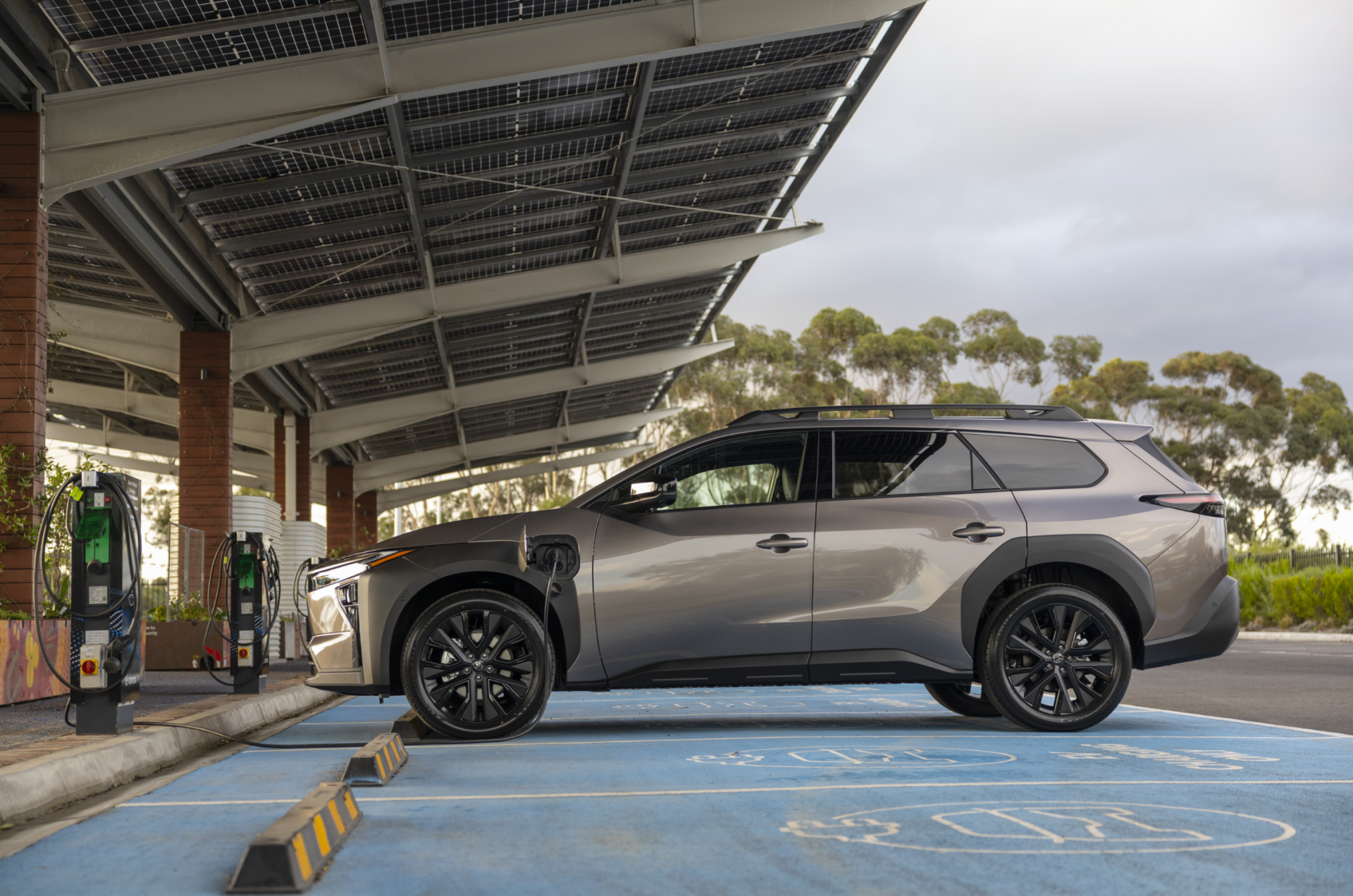 How Do You Charge a Toyota bZ4X or RAV4 Plug-in Hybrid? Home, Public & Fast Charging Explained banner
