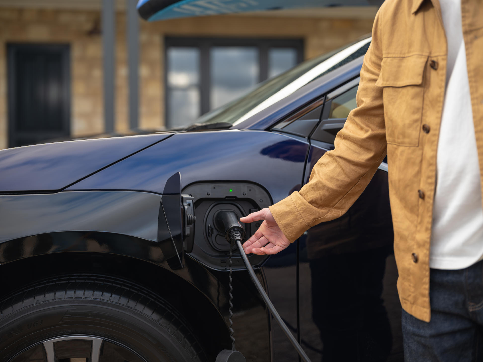 Is the Oil Shortage a sign to get an EV? banner
