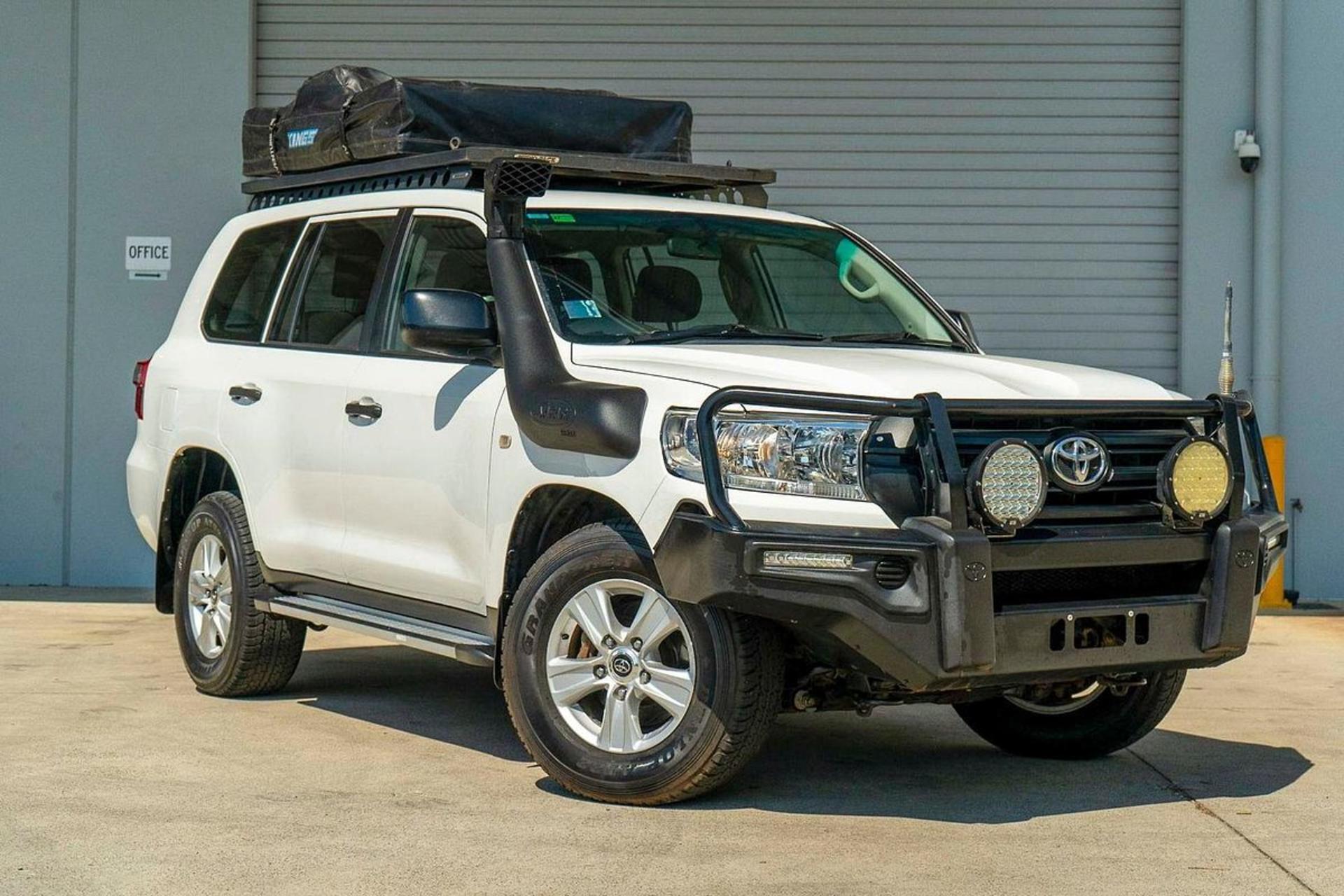 Ever popular Toyota Landcruiser 200 Series is perfect for exploring Queensland and beyond.
