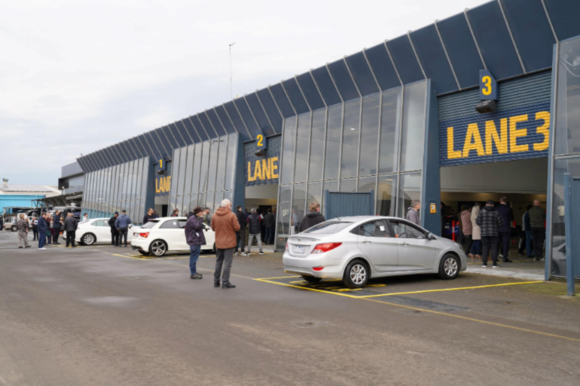 Common Myths About Buying Cars at Auction banner