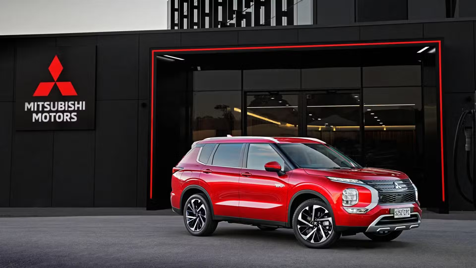 Mitsubishi Calls for Red Tape Reduction to Boost Bi-Directional Charging banner