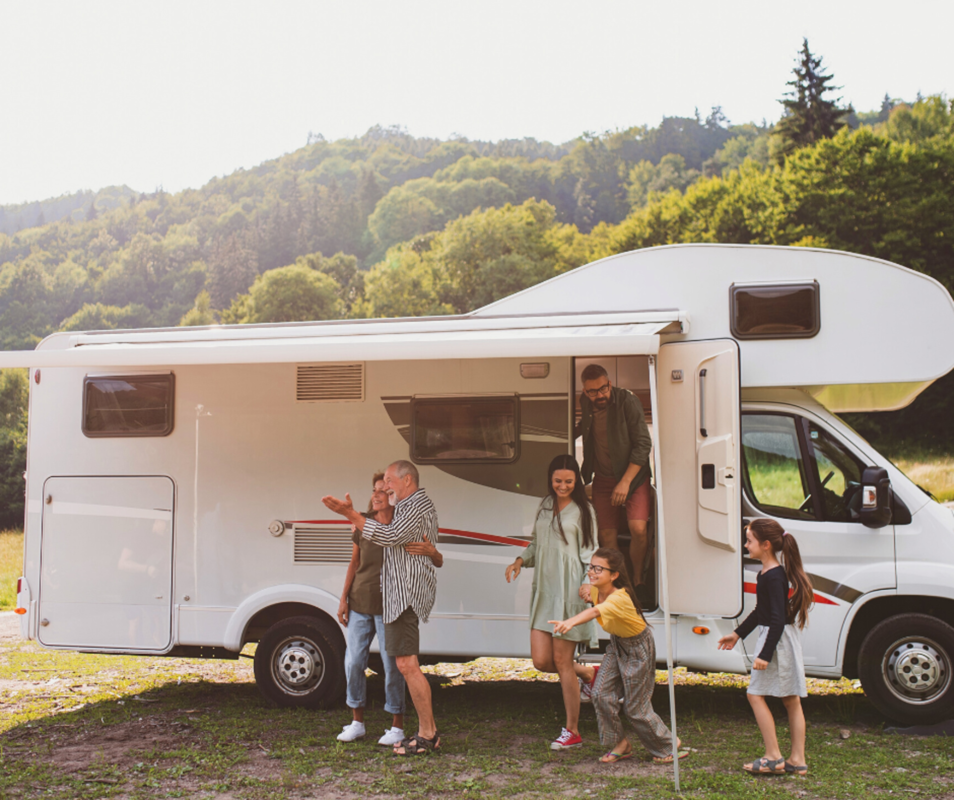  ARE YOU DREAMING OF A CARAVAN HOLIDAY? LET’S EXPLORE THE GREAT OUTDOORS THEN! banner