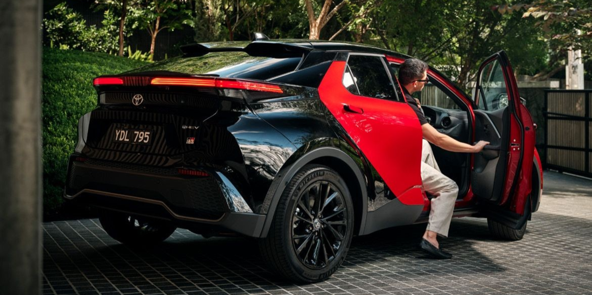 What does “*Driveaway” on a new car's price mean?  banner