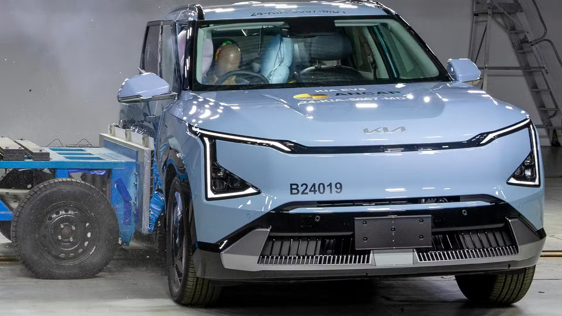 Title: Kia EV5 Electric SUV Earns Five-Star ANCAP Safety Rating banner