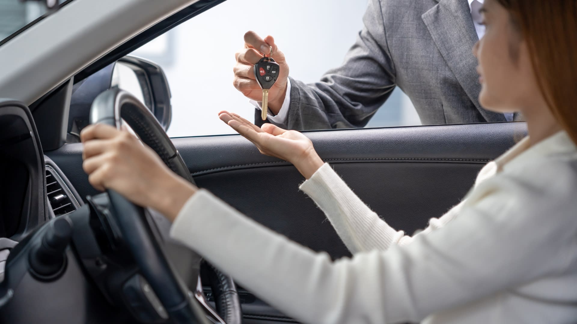 5 Things To Do Before Taking Delivery Of Your Car banner
