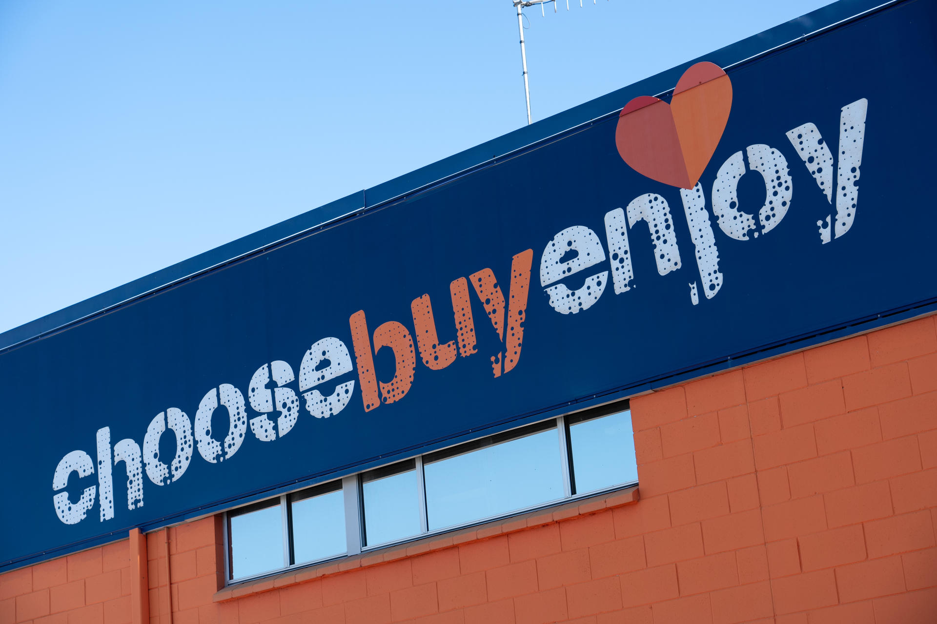 The Mind Games of Car Buying: Why You Feel What You Feel (And How to Beat Them!) 🧠🚗 banner