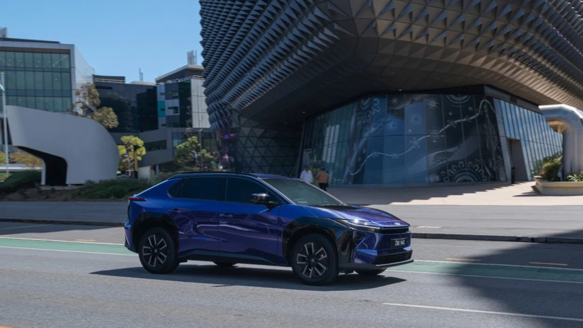 5 Benefits of Buying an Electrified Car in 2026 banner