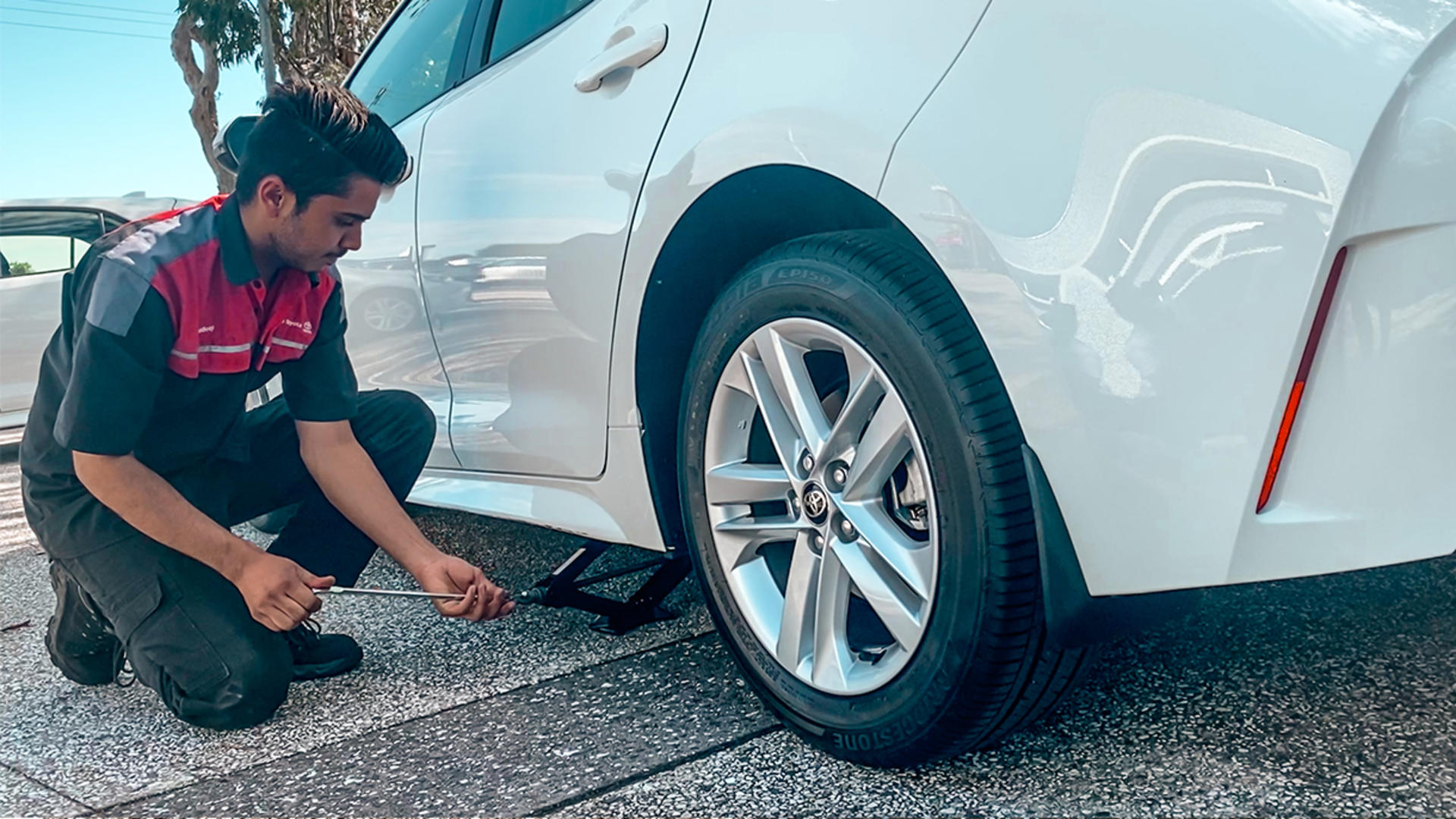 TECH TIPS: Our step-by-step guide on how to change a car tyre... banner