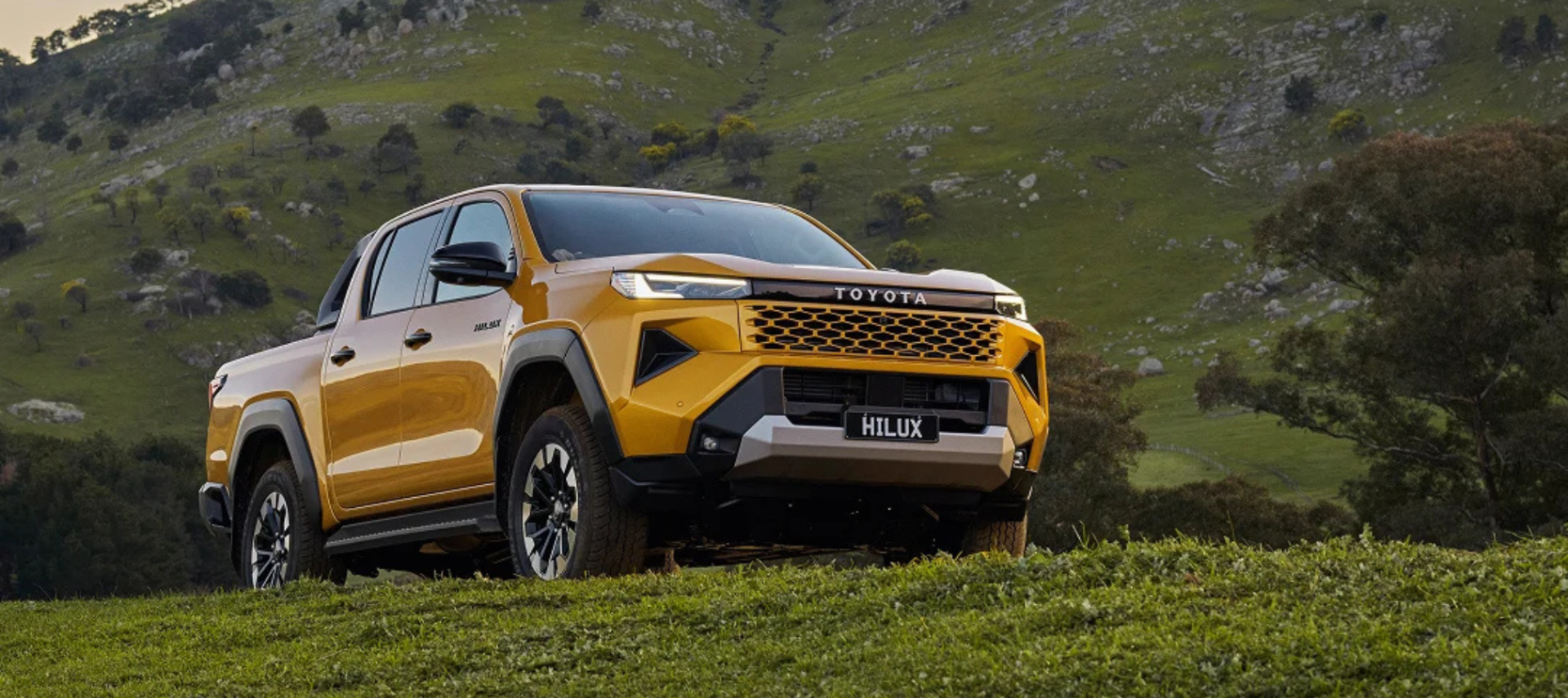 Get a $4,000 Toyota Finance Deposit Bonus on an Eligible HiLux SR5 banner