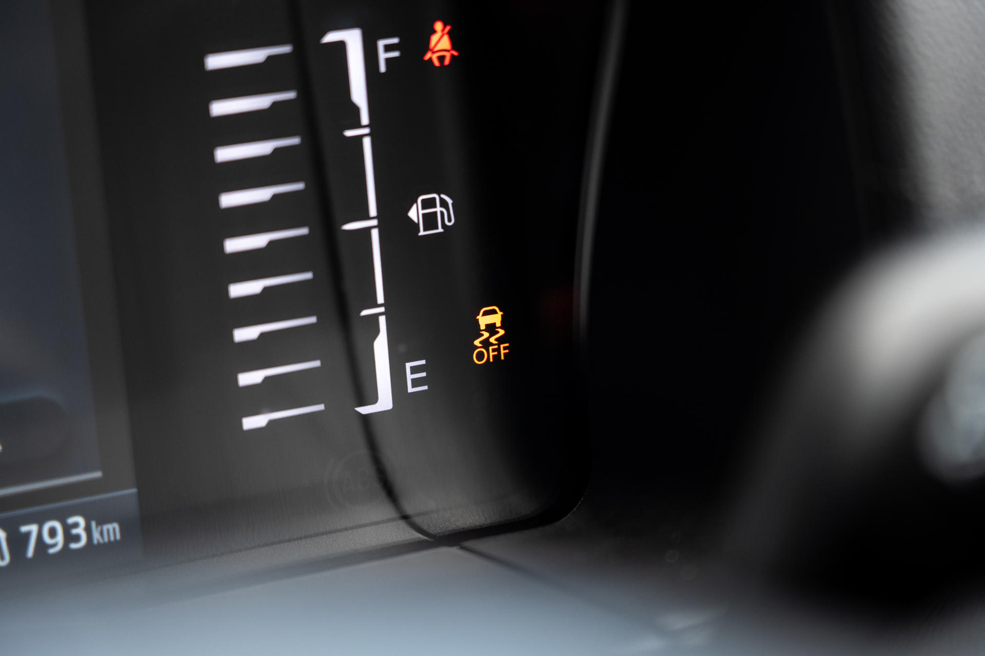 Stability Control VS Traction Control banner