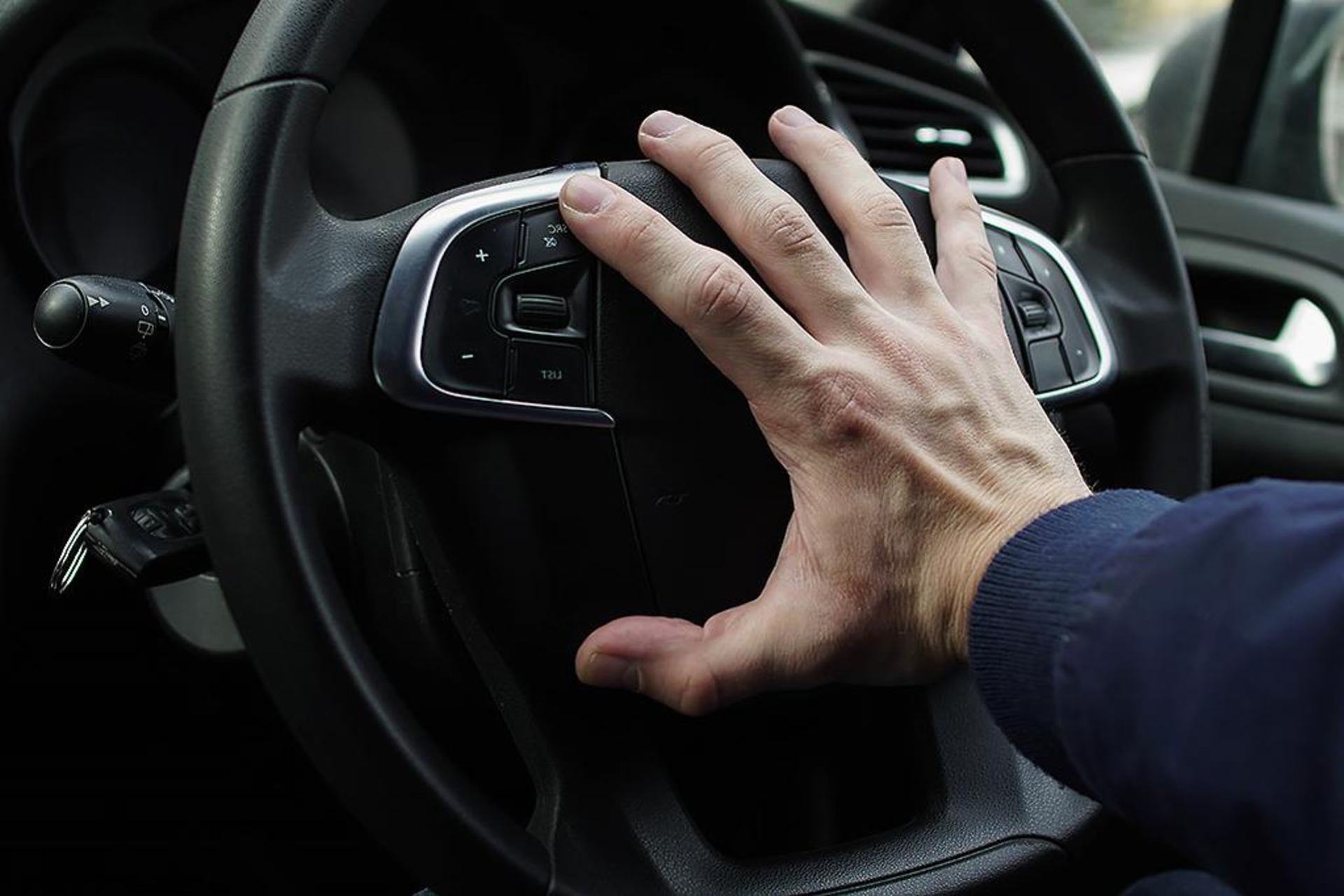 Is It Illegal to Beep Your Horn? Understanding Car Horn Laws Across Australia banner