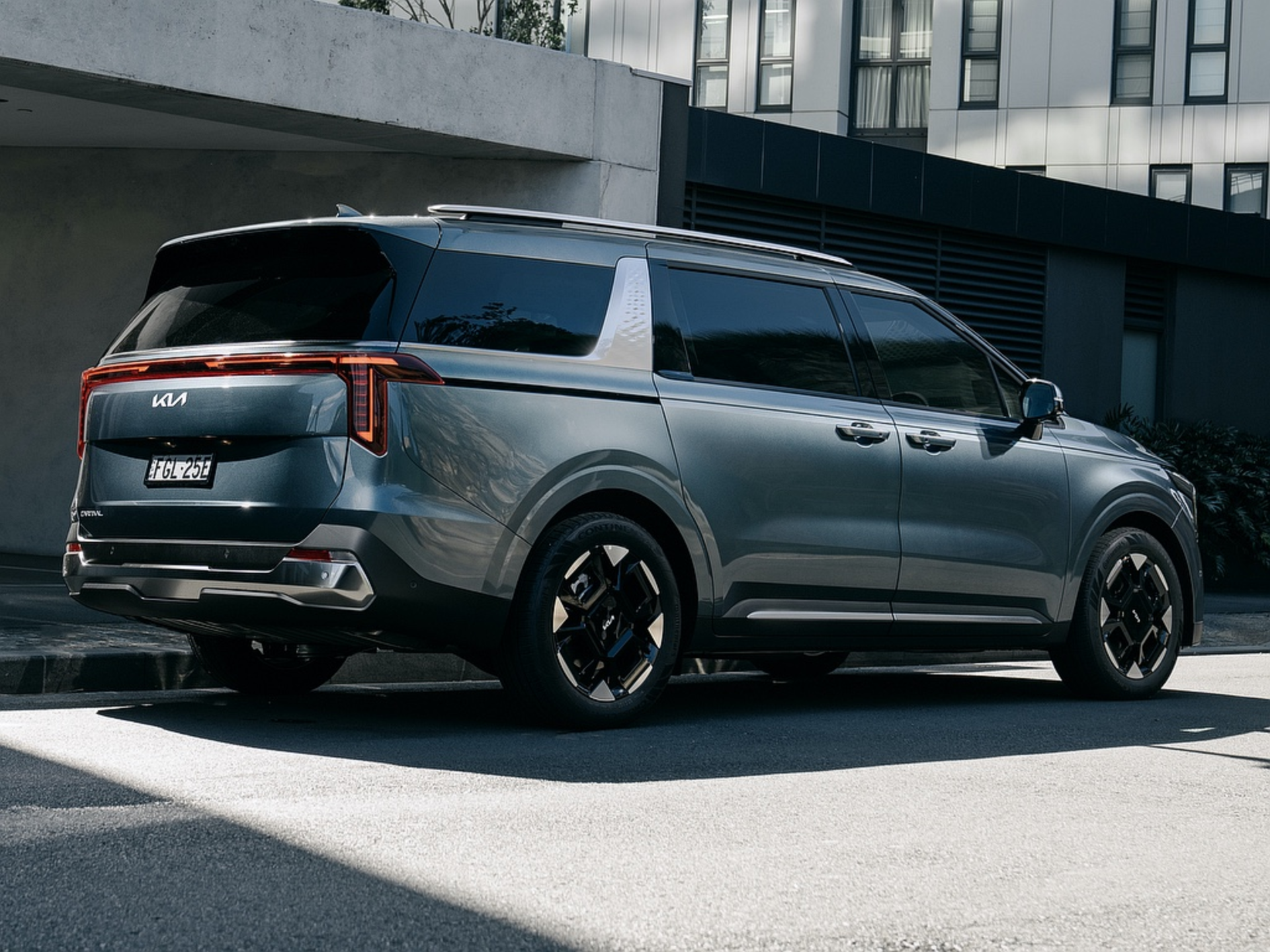 Kia Australia Introduces Premium Hybrid Carnival banner