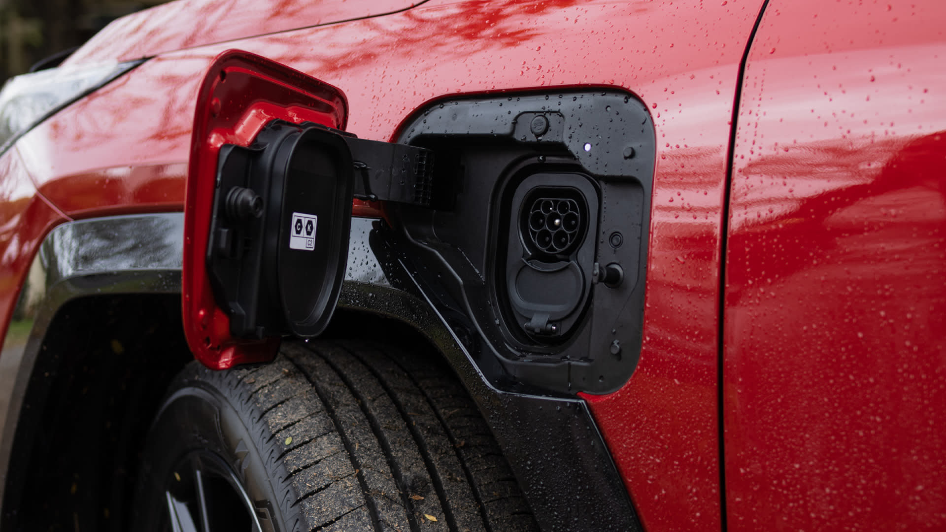 Hybrid v PHEV v EV: How To Go Electric banner