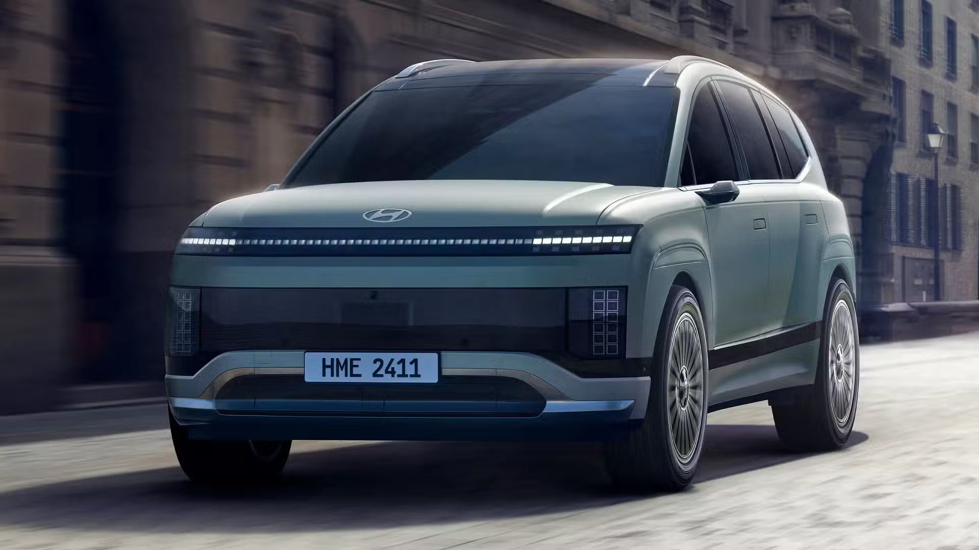 Hyundai's Balanced Approach to Tech: Bigger Screens, But Physical Controls Stay banner