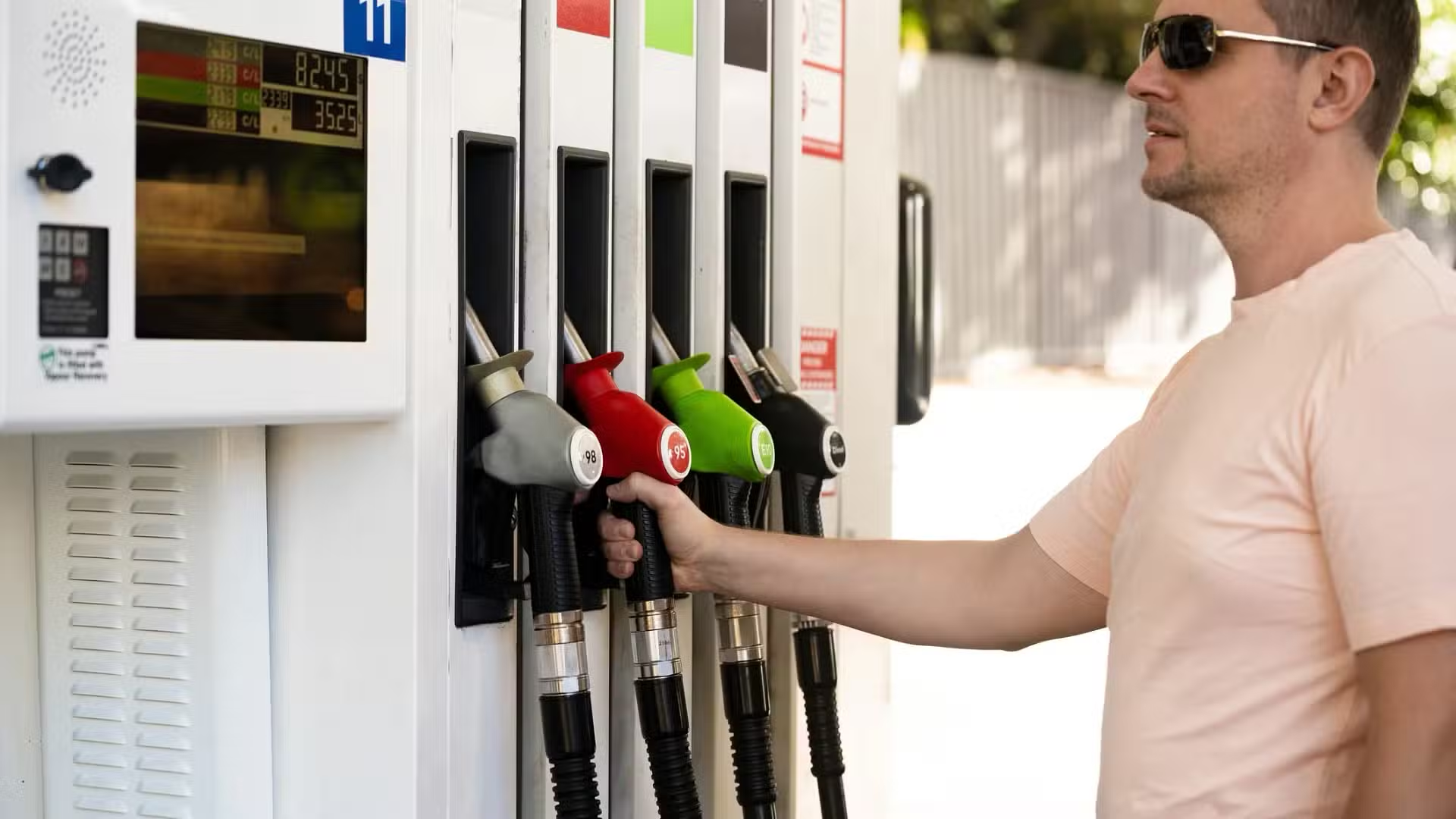 How to Save on Fuel with Apps, Price Cycles, and Smart Shopping banner