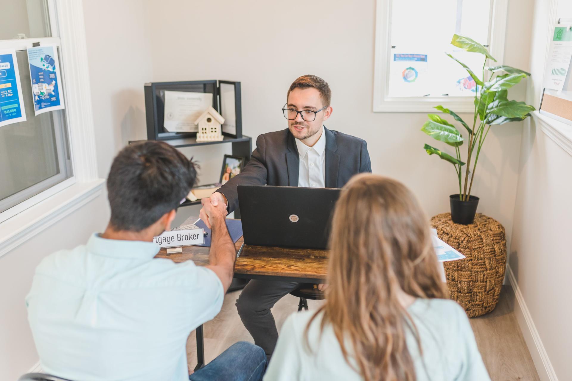 What Is a Finance Broker? banner