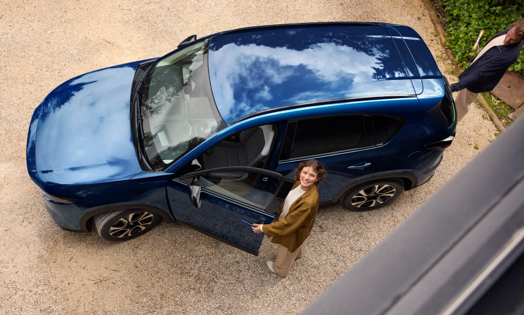 Exterior Colour: Navy Blue Mica “The All-New CX-5 (Overseas specification model)”