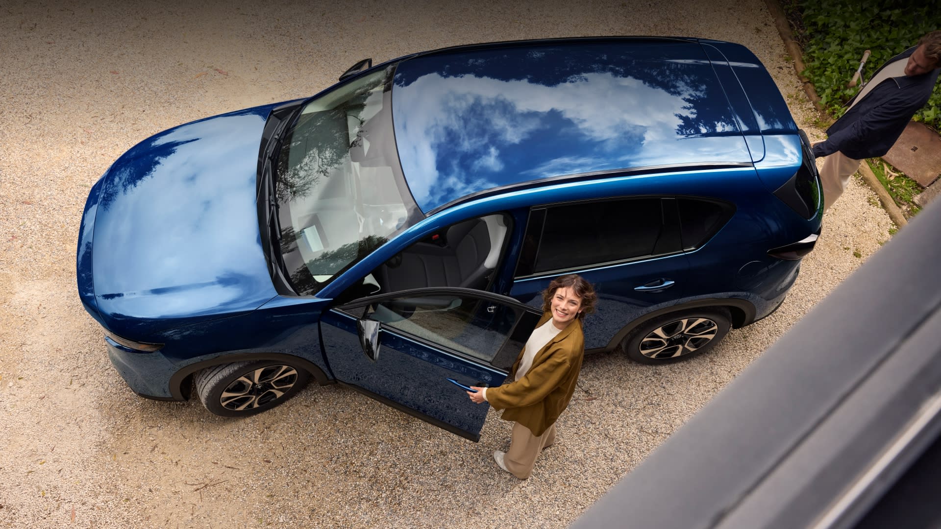 Mazda develops new body colour, "Navy Blue Mica"