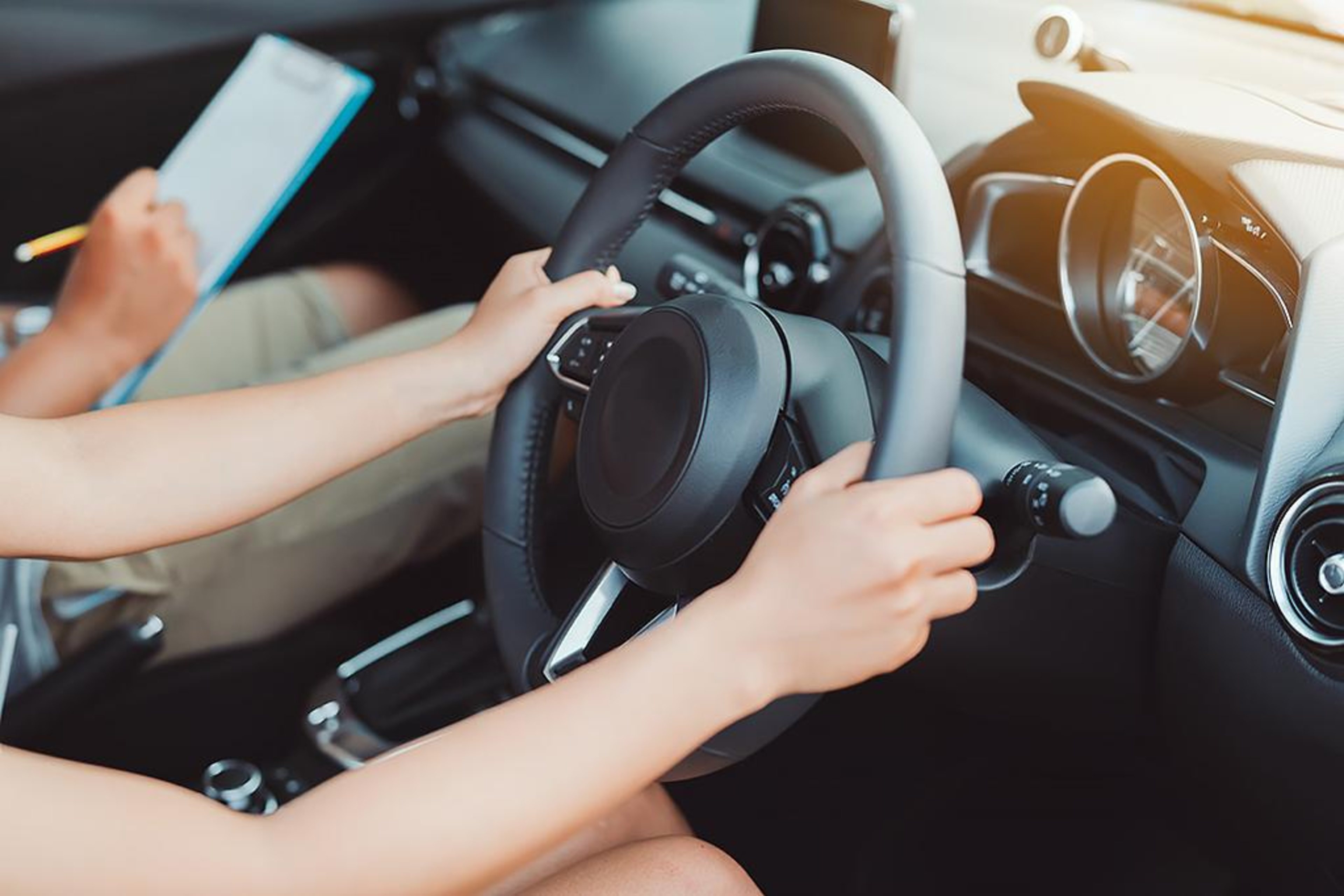 How to Hold Your Steering Wheel the Right Way banner