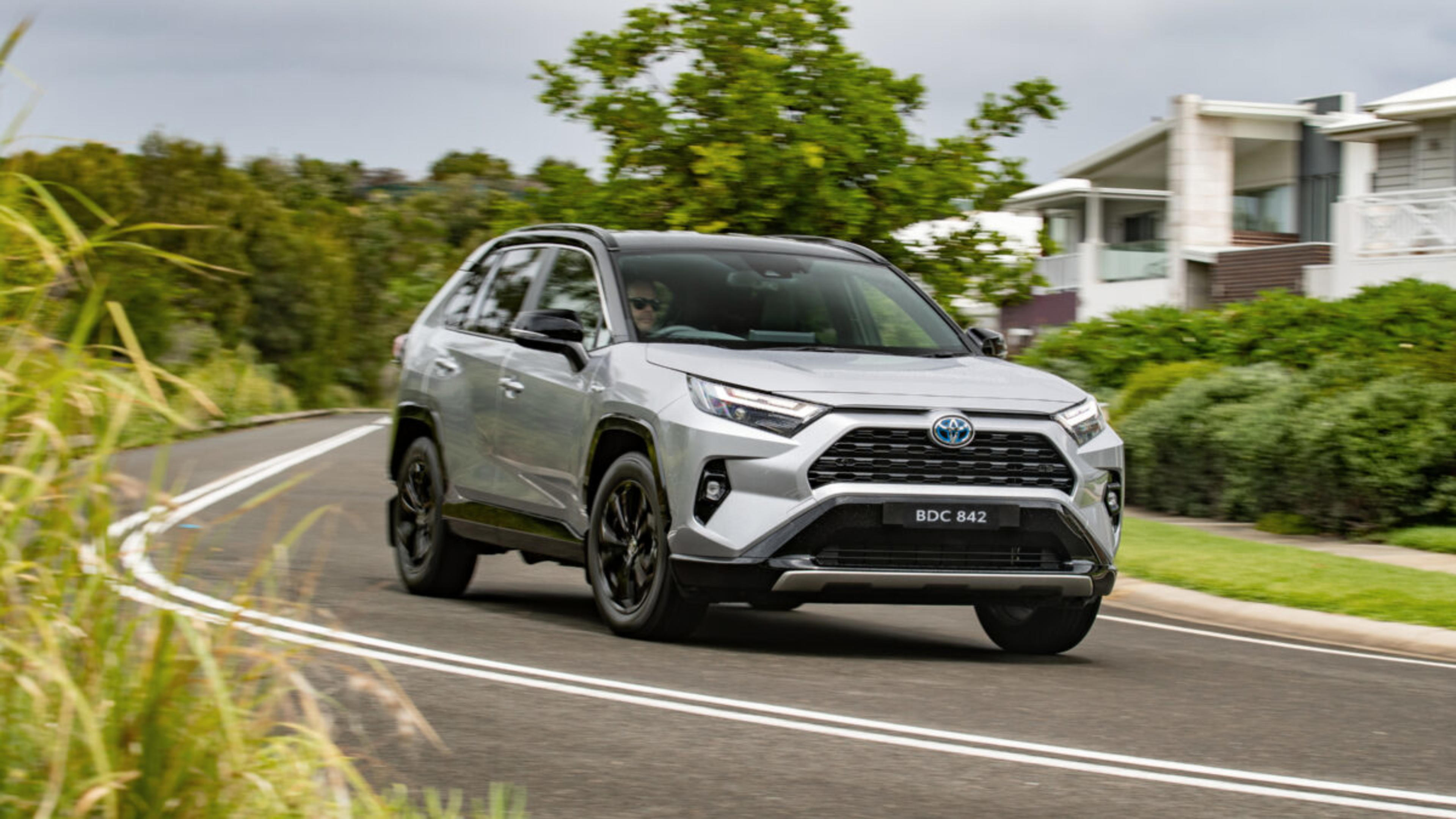 TOYOTA EXPANDS RAV4 RANGE WITH MORE HYBRIDS AND NEW XSE VARIANT banner